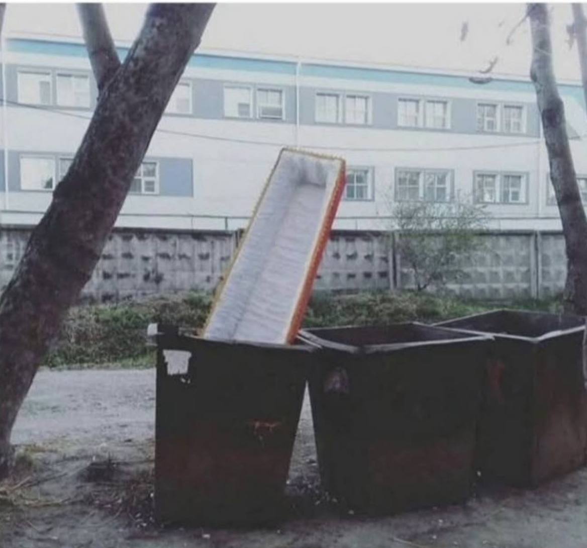 Передумал, потому что в весенней куртке была найдена сотыга