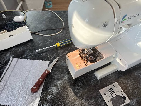 блядь я успела буквально пришить лямку к авоське тестовую и сразу пришлось ебаториться я ебаторюсь 

у меня опустилась и не поднимается транспортер если кто шарит