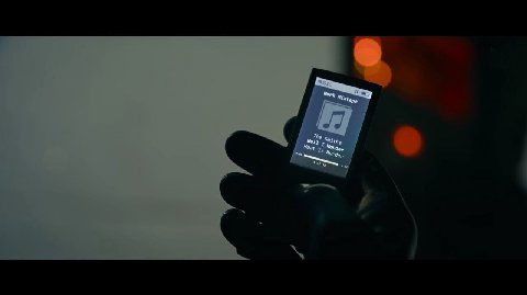 педантичный фассбендер косплеит хитмана под the smiths, выдавая цитаты джокера из группы вк.

десять бежевых панамок из десяти.
