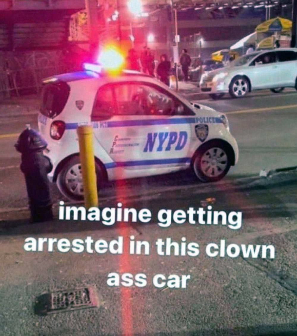 imagine getting arrested in this clown ass саг