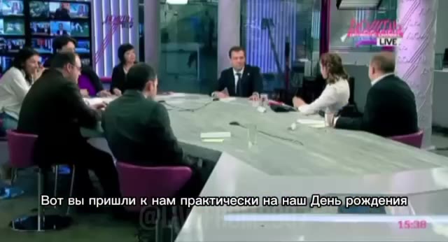 ⚡️Президент Медведев прорекламировал канал «Дождь»

Медведев посетил студию в канун первого дня рождения канала в 2011 году и, как «поклонник новых технологий», восхитился организацией «Дождя».

Он вы