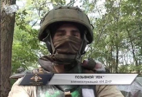 oll у у >i 7 4 4 i if a a в ПОЗЫВНОЙ "ЛОХ" военнослужащий ДНР