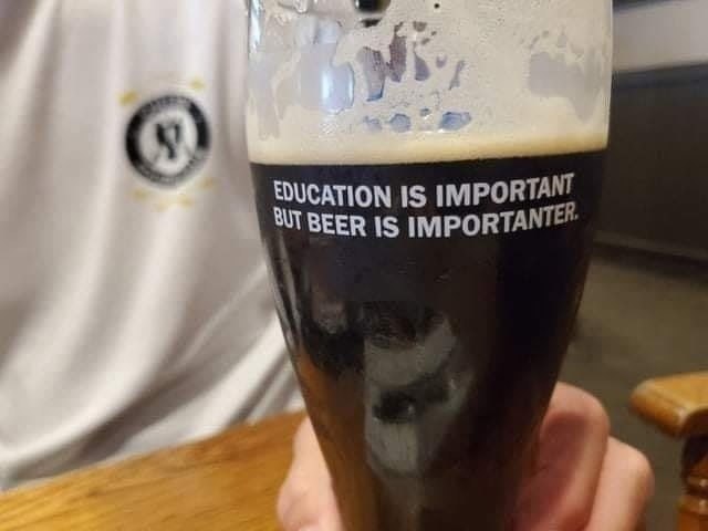 EDUCATION IS IMPORTANT ВЕЕВ IS IMPORTANTE”