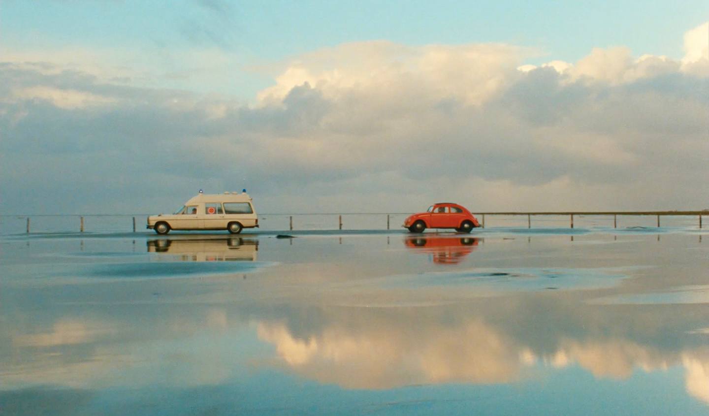 🎬 Der amerikanische Freund / Американский друг, 1977
dir. Wim Wenders

Оператор Робби Мюллер известен своей «охотой за светом»: он предпочитал естественное освещение, замечал игру теней, бликов и отра