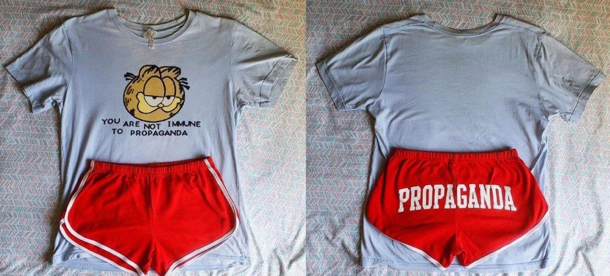 AN #4 i} к №1 я я YOU are IMMUNE TO PROPAGANDA AN PROPAGANDA 4