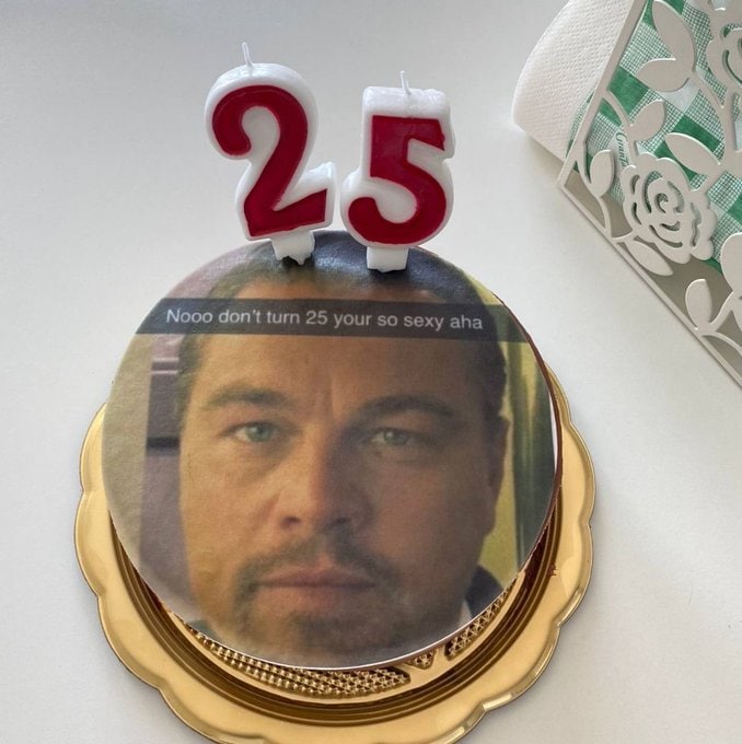 я в} Nooo don't turn 25 your exy aha 4 3 А 5: 3 A