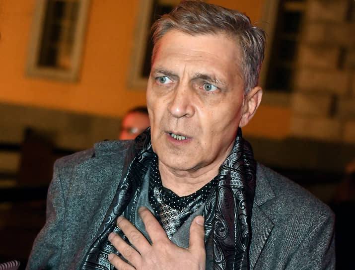 Просто понимаете поп это от слова попа вот этот глупенький маленький путинский пигидий он олицетворяет собой настоящий сатанизм потому что только русские попы! Только русские попы убивают собак, когда