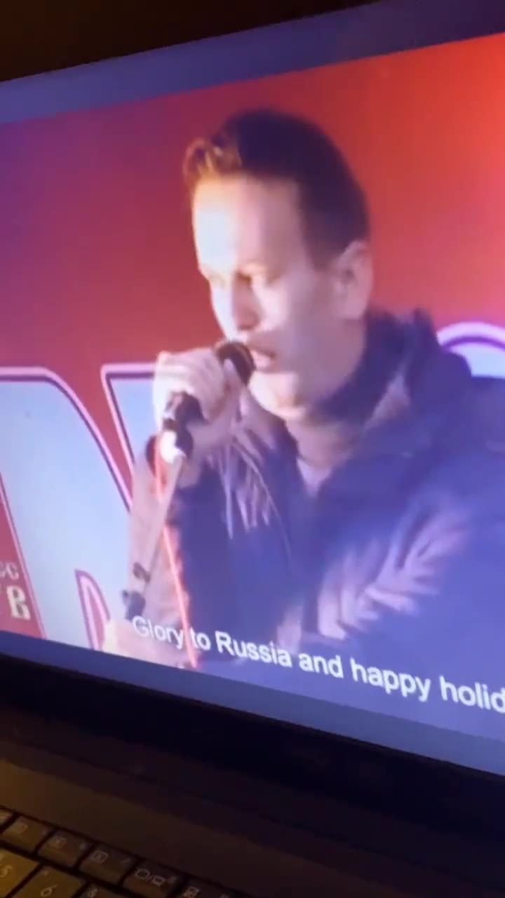 пов смотришь свои сториз трехлетней давности