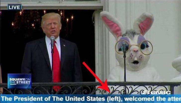 LIVE SQUAWE ЭТВЕЕТ The President of The United States (left) welcomed the atter