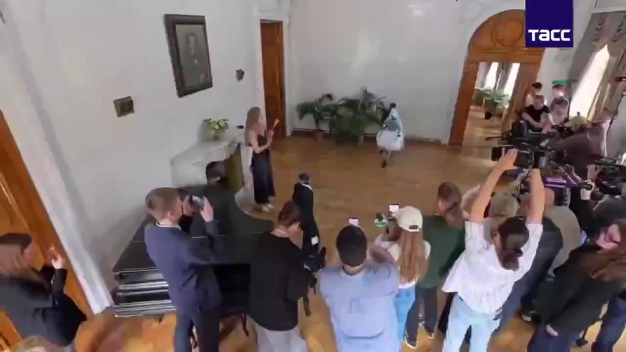 как же иишка ебёт
