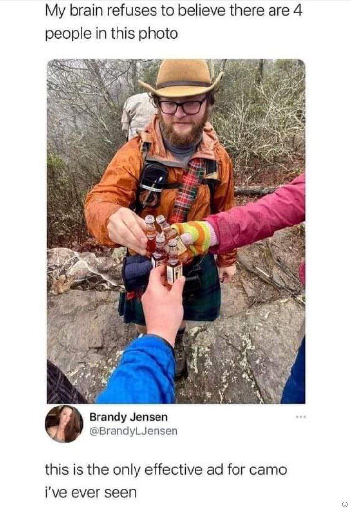 brain refuses to believe there are 4 people in this photo 4 Brandy Jensen @BrandyLJensen this is the only effective for camo i've ever seen