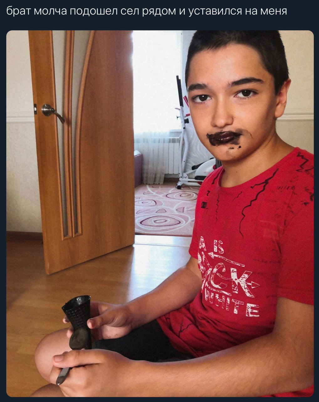 брат молча подошел сел рядом и уставился на меня