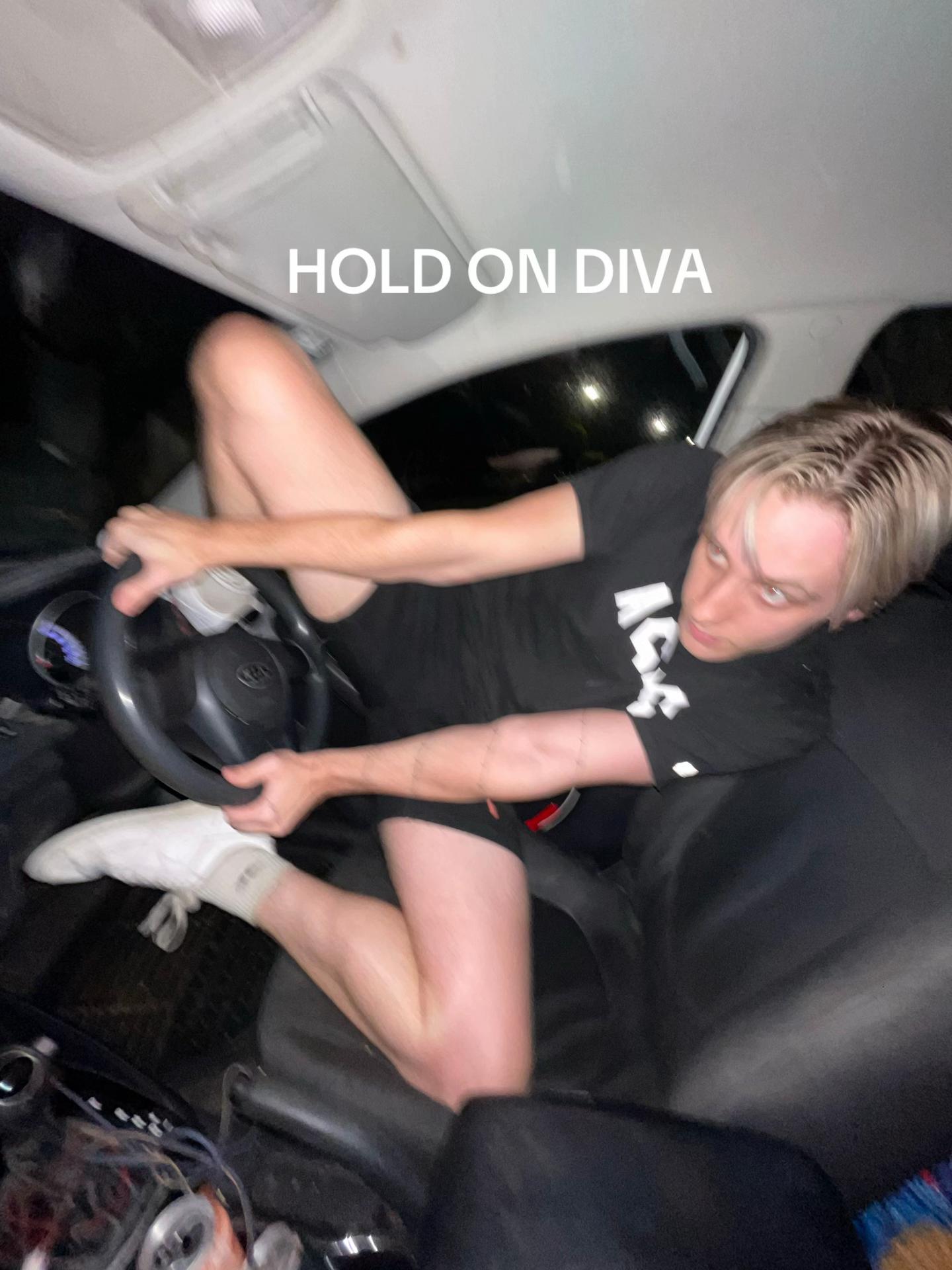 HOLD ON DIVA