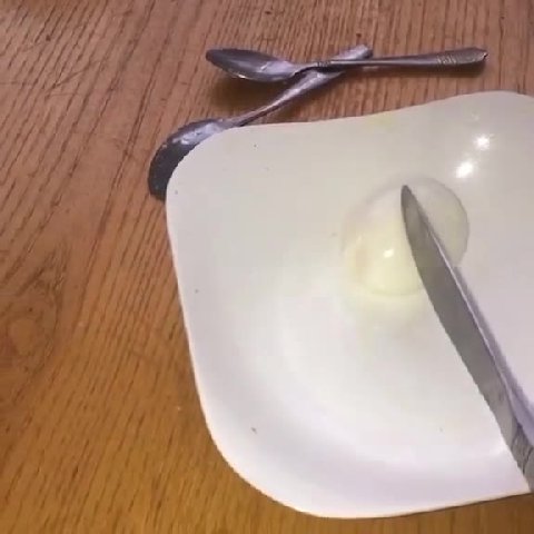 КИРЮШ КИРЮШ МЫ МЫ МЫ КАЖДЫЙ РАЗ В ЖИЗНИ КОГДА РАЗРЕЗАЕМ ЯЙЦА ПАШОТ КОТОРЫЕ ПРИГОТОВИЛИ