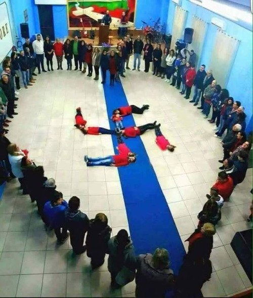 4 i A 3 a>