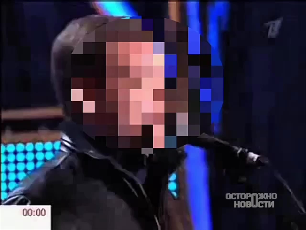 Жителя Марий Эл оштрафовали за видео с Медведевым под трек со словами «Я хочу, чтоб мусора сосали хуй». Парень выложил его 11 лет назад


Сотрудники центра «Э» наткнулись на страничку 25-летнего жител