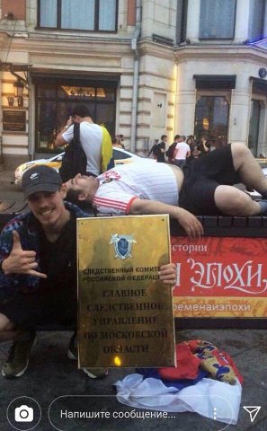 4 “44 i a 7 4 стории «4 О] Напишите сообщение...