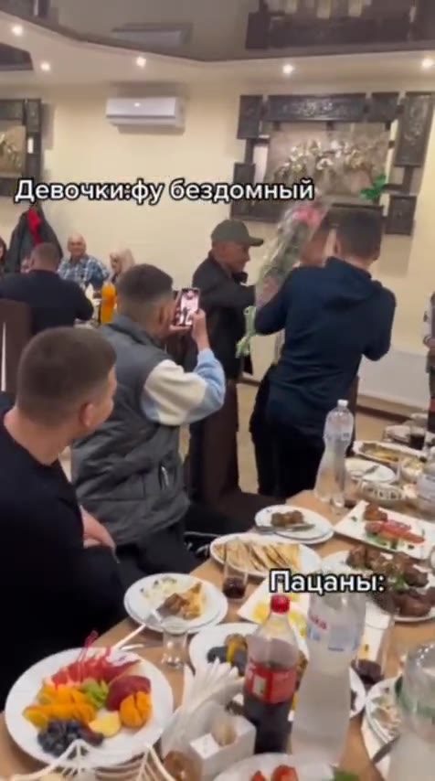 г Девочки:фу бездомный» № Г ee oxen бездомный. ==