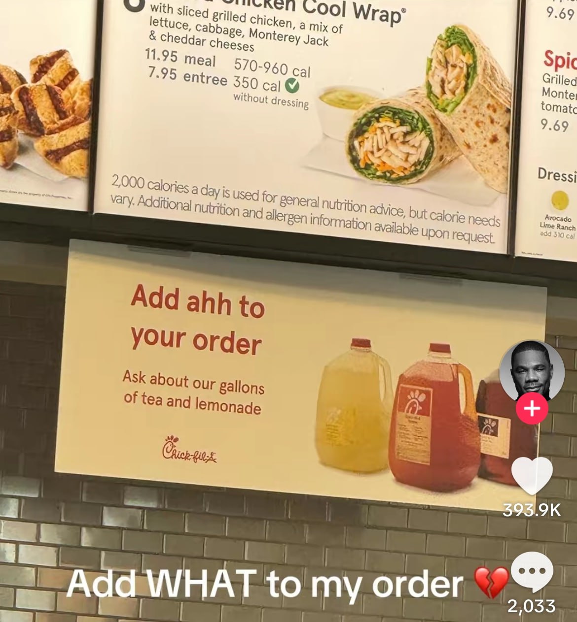 9.69 Wrap’ with Sliced вед Chicken, а mix of Spi lettuce, Cabbage, Monterey Jack Pic cheddar Cheeses IS Grilled 1.95 570-960 cal 7.95 entree $50 cal 9.69 without dressing 4 5 Dressj 2000 Calories a da