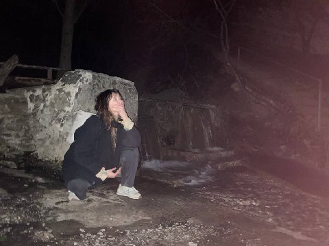 блять там еще и водопад нахуй и снег лежит и еще каких только приколов там нет