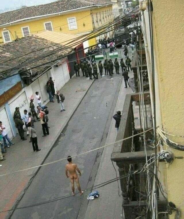 LUE а We 4 A А 2 у 1 4 ANG 1 у с