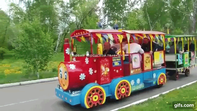 Омские депутаты и чиновники провели выездное заседание в детском паровозике 
http://breakingmad.me/ru/10780