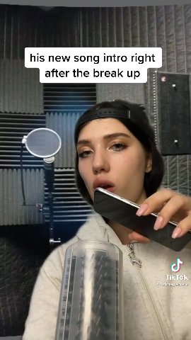 Me leaving a voicemail to the rapper Рт dating his new song intro right № Е} after the break up Ра