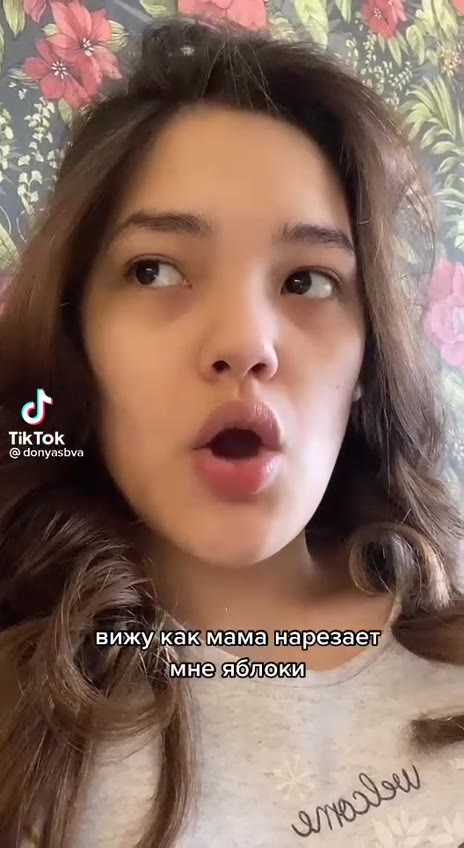 1 вижу ак мама\нарезаеть ^ \мнеяблоки привкус чеснока или лука. вижу каюмаманарезает