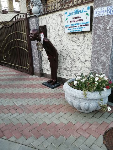 друзья, я в адлере и тут блэк лайвс чето нихуя не мэттер