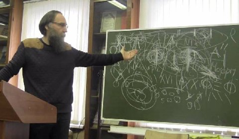 Это я объясняю своему партнеру по курсовой почему Чарли хсх которая хайпила Камалу Харрис в 2024 поможет нам написать позиционирование