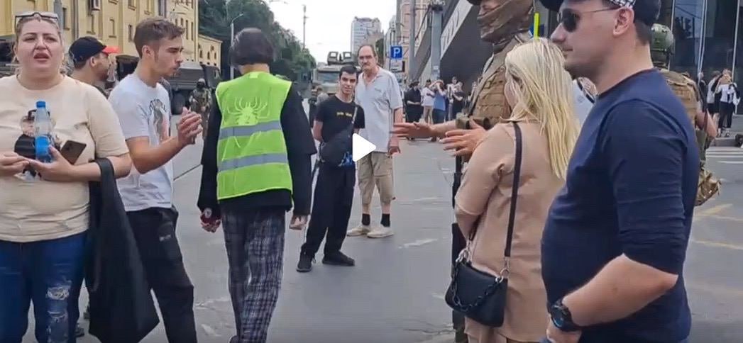 ⚡️ Первые кадры с переговоров между ЧВК Вагнер и ЧВК Редан