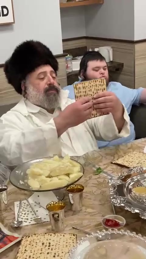 засмеялся умер