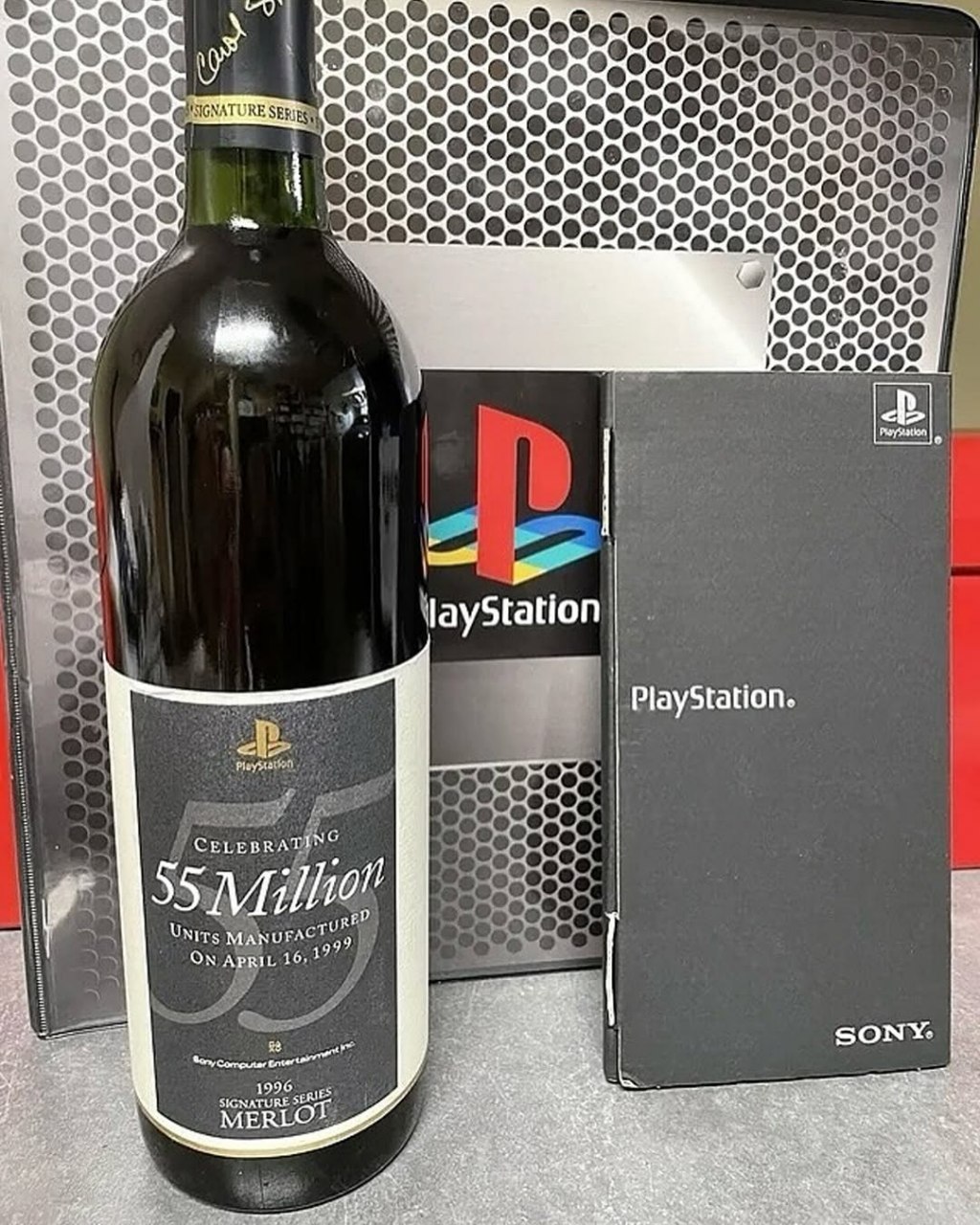 layStation PlayStation. CELEBRATING 47% ON 16 SONY: у SIGNATURE Я MER