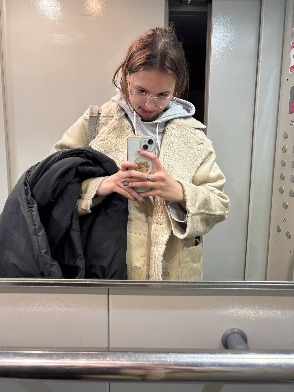 ВАША МАТЬ ТЕПЕРЬ БЕЖЕВАЯ ЕПТА