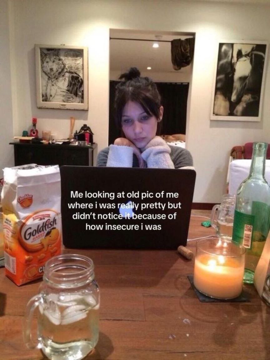 Me looking at old pic of me where i was really pretty but notice because of how insecure was a