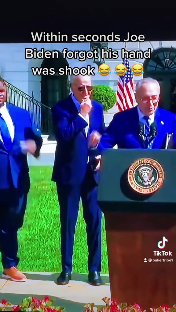 Within seconds Joe Biden forgot}his папа т