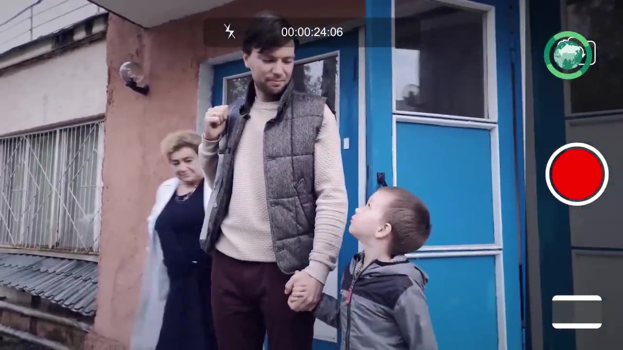 Надеюсь, этот ролик "в поддержку конституции" снимала творческая команда в составе: Володин, Красовский и Евгений Миронов.
Реально, путинские чиновники совершенно свихнулись на теме гомосексуальности.