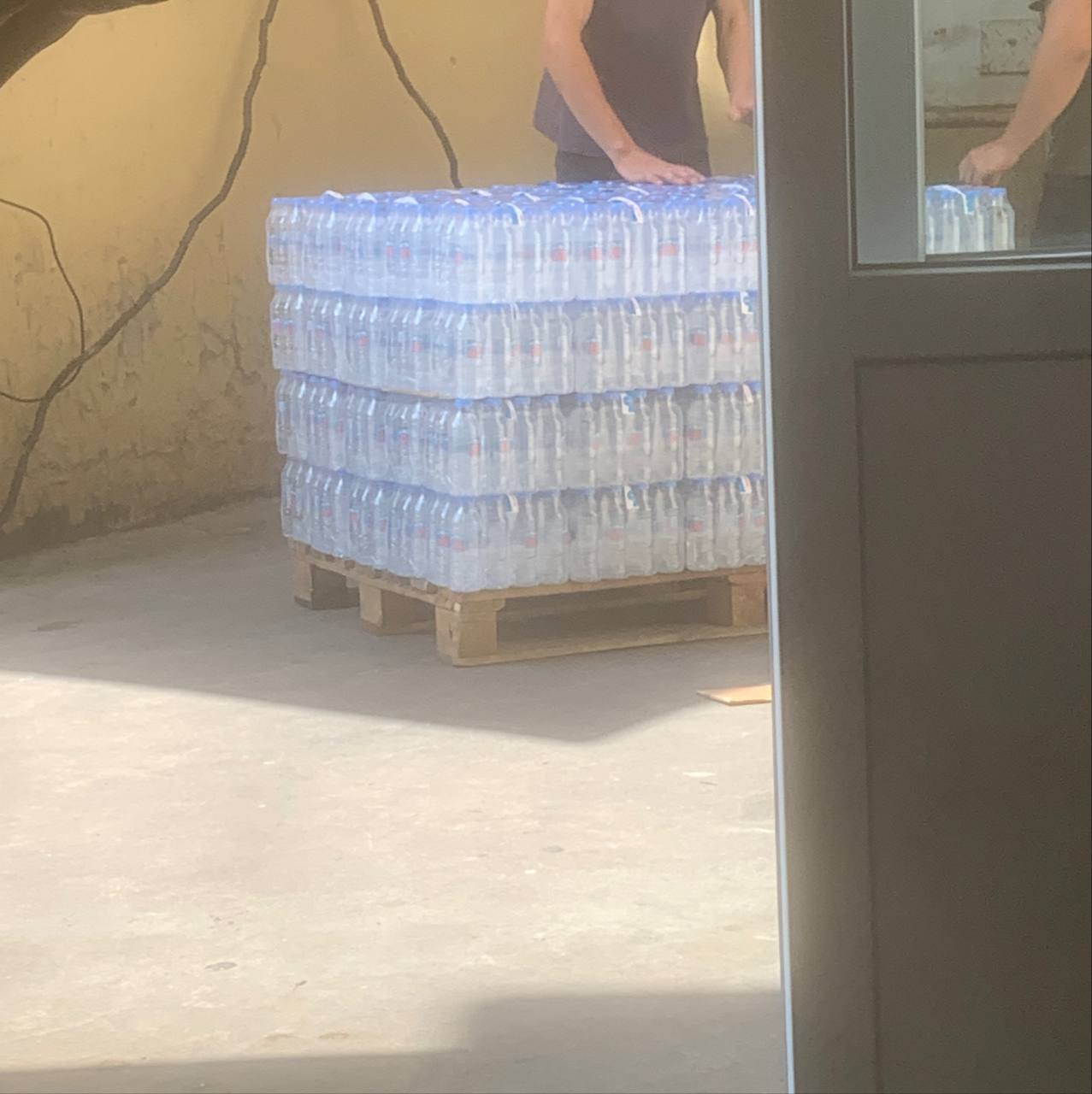 буквально столько воды я пью в неделю