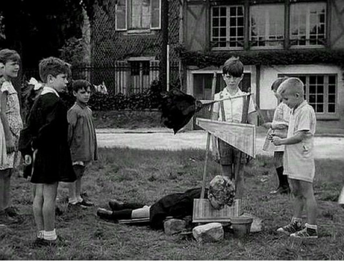Not a phone in sight, just kids playing
Good old days
