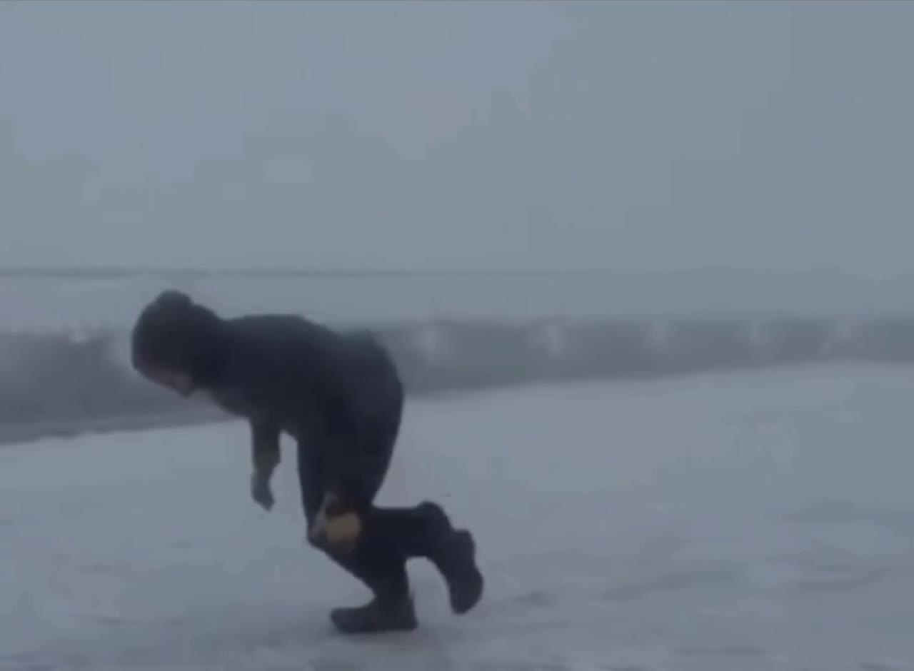 буквально так сейчас ощущается выход на улицу:
