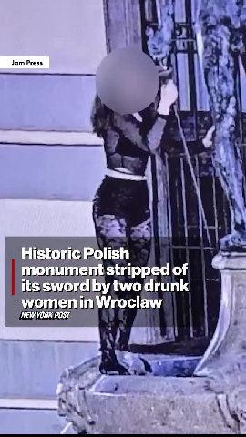 Historic Polish ad We womenin Wroclaw : = fencer statue. Bes its змгога Бу two drunk the hands ofthe naked 28