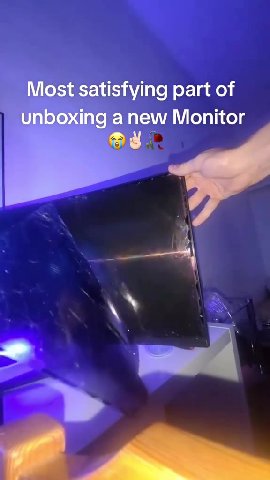 unboxing a new Monitor