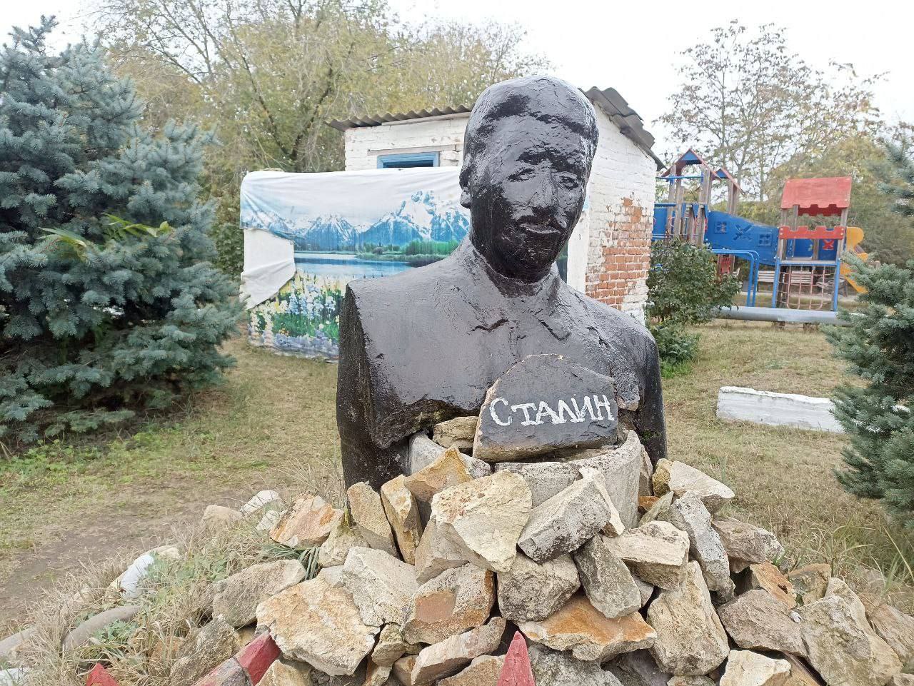 А вы знали, что Сралин насиловал Членина в жопу?