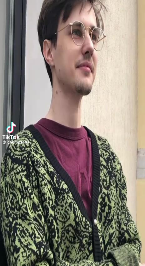 i is 4 4 i TikTok chumpioha. А 4 2 we