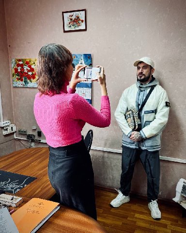 своя жопа на свободе дороже лозунгов, ноль осуждения старику.
 
наркота хуйня, могу это сказать и без дула пистолета. 

но это всё очень печально.