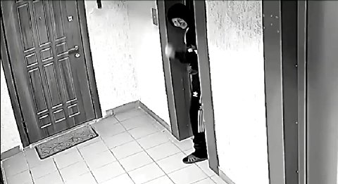На днях в Красноярске у мужчины угнали из подъезда велосипед. Он, конечно, расстроился, но решил, что настало время исполнить свою мечту стать видеомонтажером и захуярил видео о краже в стиле Гая Ричи