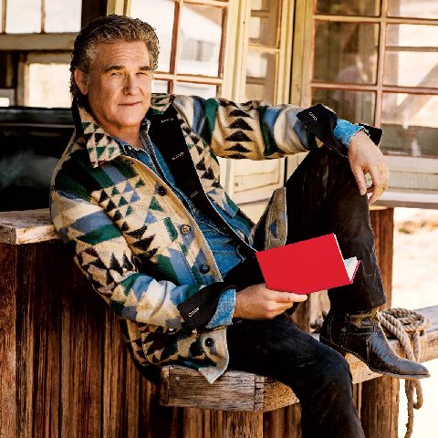 «As far as I’m concerned, you should step away from saying anything so that you can still be seen by the audience in any character. There’s no reason entertainers can’t learn just as much as anybody e