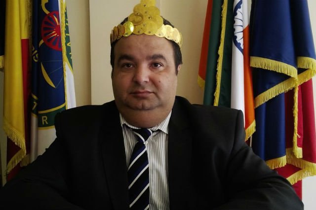 >Самопровозглашенный "король Румынии" предложил Дональду Трампу прислать соотечественников на строительство стены с Мексикой