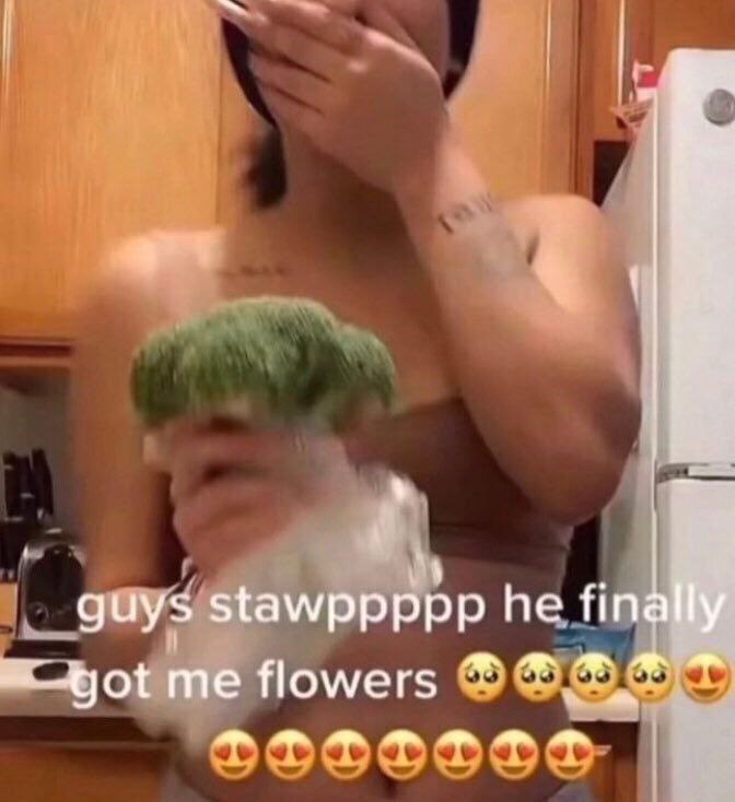 guys stawppppp he fin me flowers ттттттт