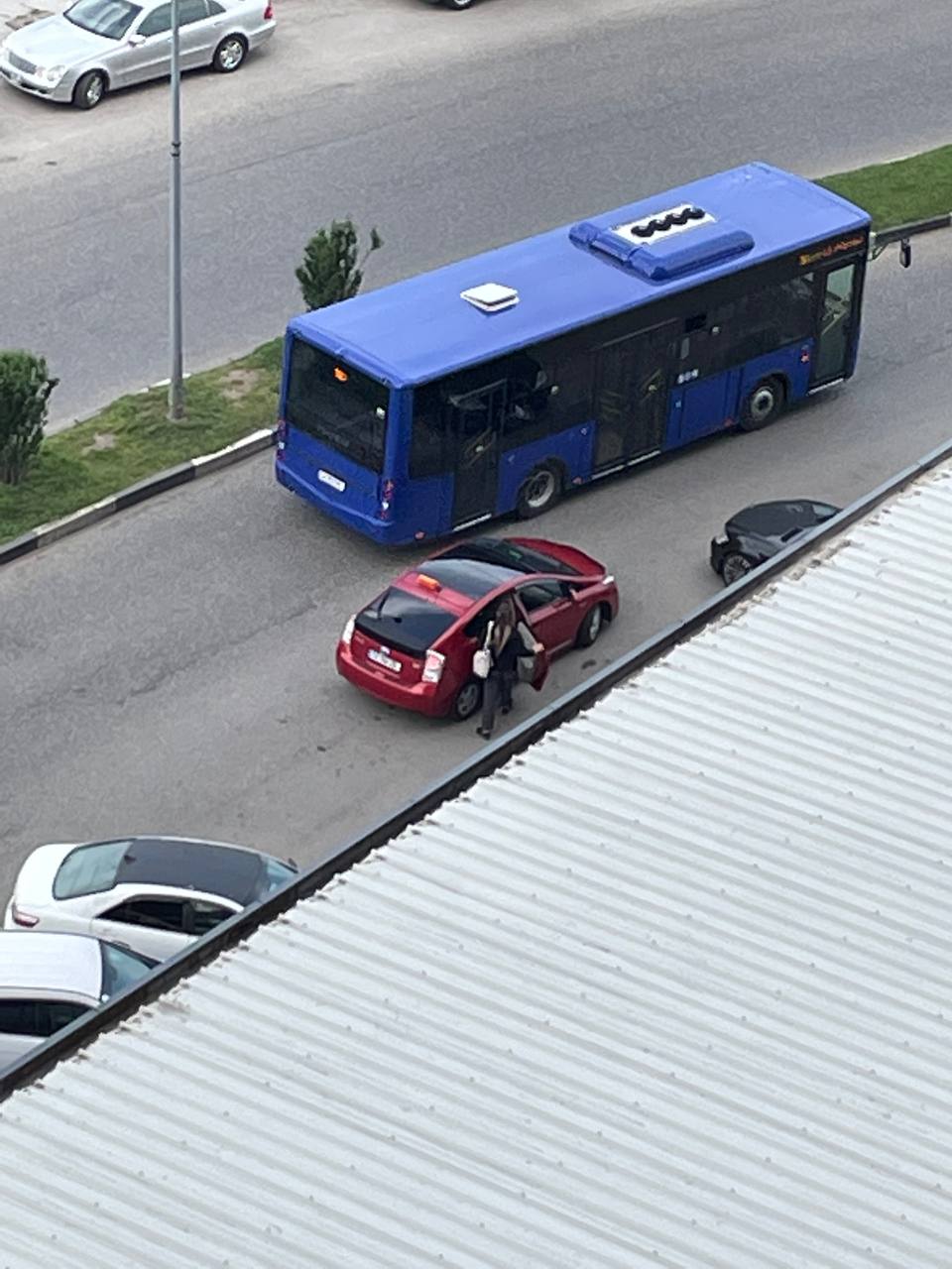 вам надо кому нибудь фотку где павла в такси садится? 

возьмите кому надо мне не нужна просто у меня есть другие